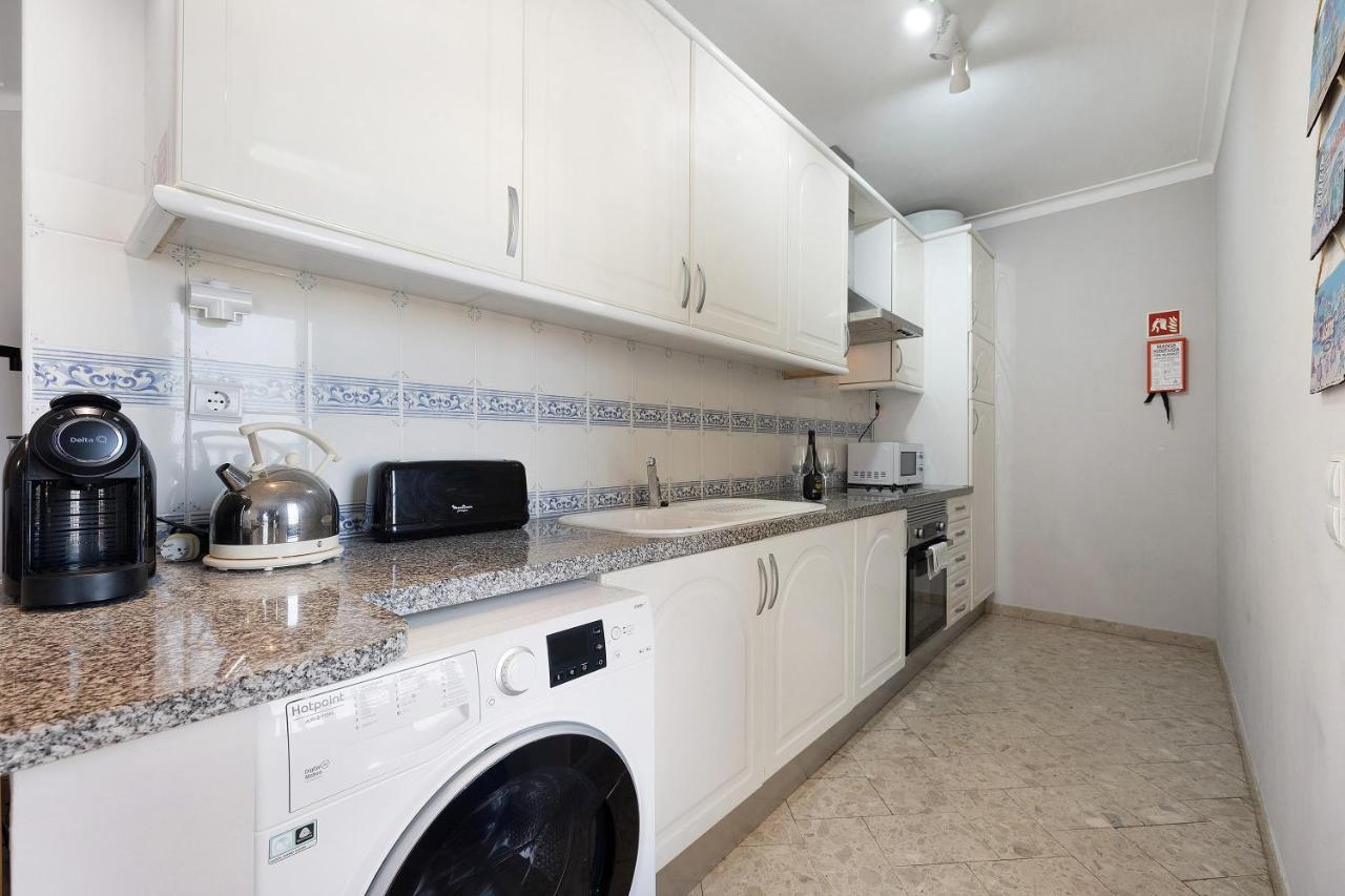 Sunny Escape Apartment Портиман Екстериор снимка